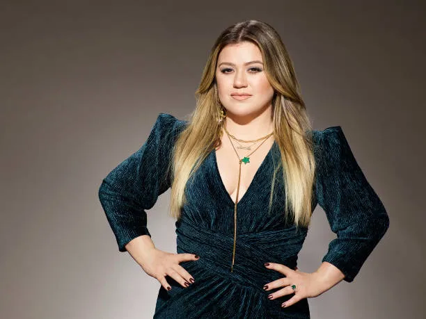 Kelly Clarkson’s 60 lb Weight Loss: Secrets, Strategies, and Transformation